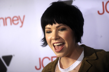 Charity Aktion mit Carly Rae Jepsen in New York