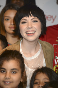 Charity Aktion mit Carly Rae Jepsen in New York