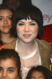 Charity Aktion mit Carly Rae Jepsen in New York