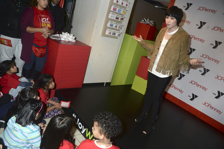 Charity Aktion mit Carly Rae Jepsen in New York