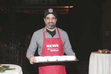 Charity-Weihnachtsfeier für Obdachlose in Hamburg