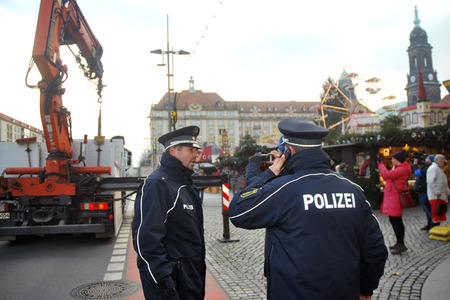 Sicherheitsmaßnahmen beim Weihnachtsmarkt in Dresden
