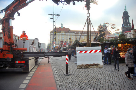 Sicherheitsmaßnahmen beim Weihnachtsmarkt in Dresden