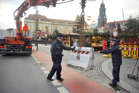Sicherheitsmaßnahmen beim Weihnachtsmarkt in Dresden