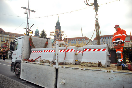 Sicherheitsmaßnahmen beim Weihnachtsmarkt in Dresden