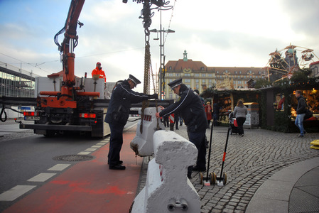 Sicherheitsmaßnahmen beim Weihnachtsmarkt in Dresden
