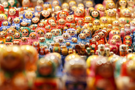 Russische Steckpuppen auf Weihnachtsmarkt