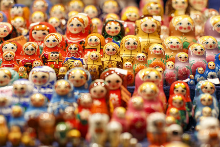 Russische Steckpuppen auf Weihnachtsmarkt