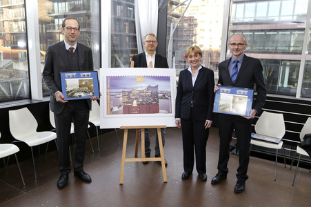 Präsentation der Elbphilharmonie Briefmarke in Hamburg