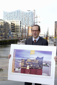 Präsentation der Elbphilharmonie Briefmarke in Hamburg