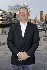Präsentation der Elbphilharmonie Briefmarke in Hamburg