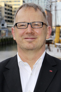 Präsentation der Elbphilharmonie Briefmarke in Hamburg