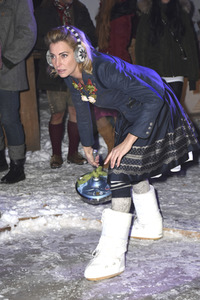 Angermaier Jubiläums Eisstock-WM in Tracht 2017 in München