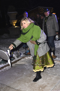 Angermaier Jubiläums Eisstock-WM in Tracht 2017 in München