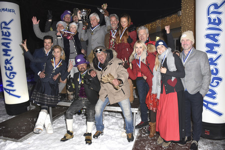 Angermaier Jubiläums Eisstock-WM in Tracht 2017 in München
