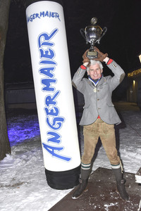 Angermaier Jubiläums Eisstock-WM in Tracht 2017 in München