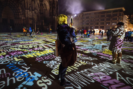 Lichtershow 'Time Drifts Cologne' in Köln