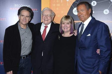 Doku-Premiere 'Becoming Warren Buffett' in New York