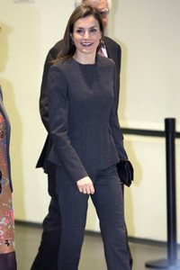 Königin Letizia besucht das AECC Forum in Madrid