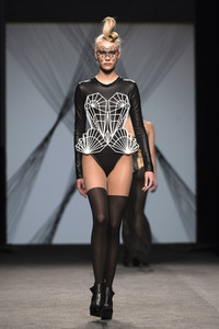 Maya Hansen Fashion Show auf der Mercedes-Benz Fashion Week Madrid AW 2017