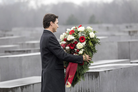 Justin Trudeau beim Holocaust-Mahnmal in Berlin