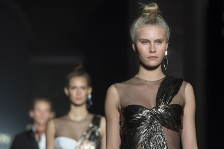 Roberto Verino Fashion Show auf der Mercedes-Benz Fashion Week Madrid AW 2017
