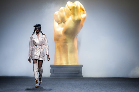 Ana Locking Fashion Show auf der Mercedes-Benz Fashion Week Madrid AW 2017