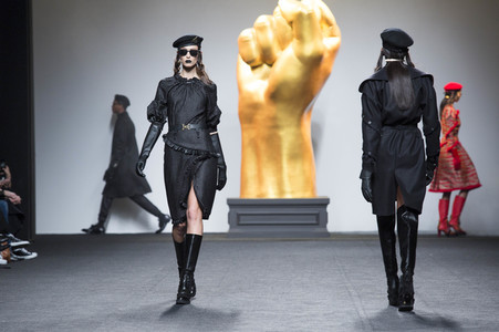 Ana Locking Fashion Show auf der Mercedes-Benz Fashion Week Madrid AW 2017