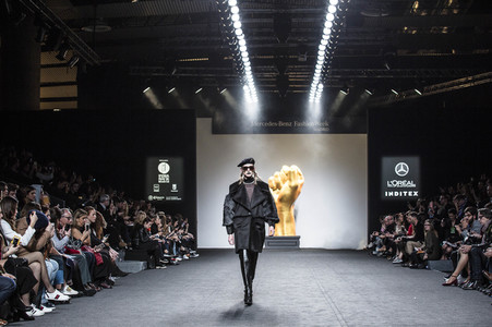Ana Locking Fashion Show auf der Mercedes-Benz Fashion Week Madrid AW 2017