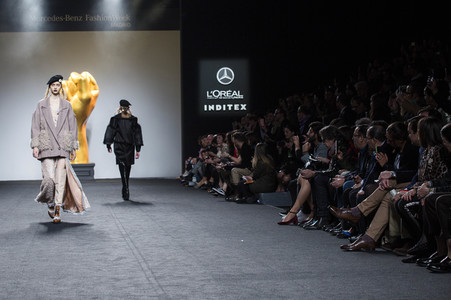 Ana Locking Fashion Show auf der Mercedes-Benz Fashion Week Madrid AW 2017