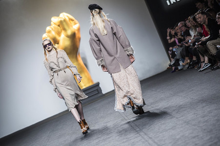 Ana Locking Fashion Show auf der Mercedes-Benz Fashion Week Madrid AW 2017