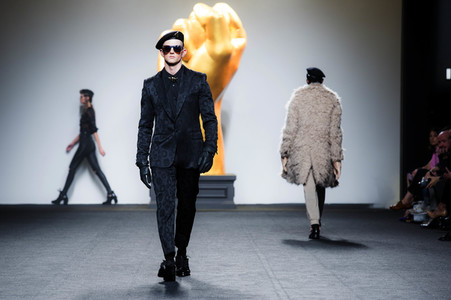Ana Locking Fashion Show auf der Mercedes-Benz Fashion Week Madrid AW 2017