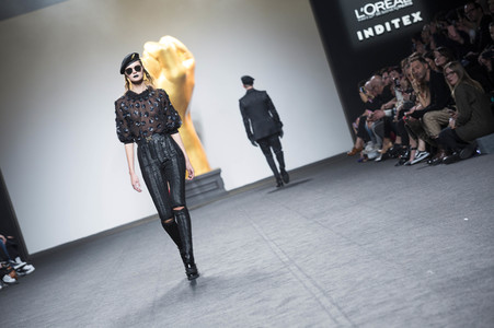 Ana Locking Fashion Show auf der Mercedes-Benz Fashion Week Madrid AW 2017