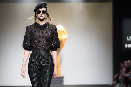 Ana Locking Fashion Show auf der Mercedes-Benz Fashion Week Madrid AW 2017