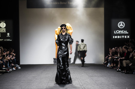 Ana Locking Fashion Show auf der Mercedes-Benz Fashion Week Madrid AW 2017