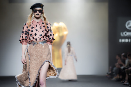 Ana Locking Fashion Show auf der Mercedes-Benz Fashion Week Madrid AW 2017