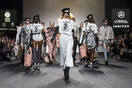 Ana Locking Fashion Show auf der Mercedes-Benz Fashion Week Madrid AW 2017