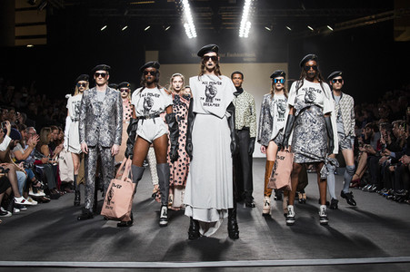 Ana Locking Fashion Show auf der Mercedes-Benz Fashion Week Madrid AW 2017