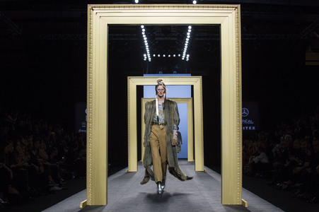 Miguel Marinero Fashion Show auf der Mercedes-Benz Fashion Week Madrid AW 2017