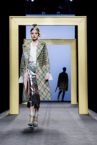 Miguel Marinero Fashion Show auf der Mercedes-Benz Fashion Week Madrid AW 2017