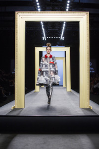 Miguel Marinero Fashion Show auf der Mercedes-Benz Fashion Week Madrid AW 2017