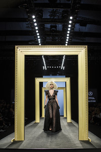 Miguel Marinero Fashion Show auf der Mercedes-Benz Fashion Week Madrid AW 2017