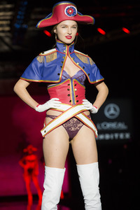 Andrés Sardá Fashion Show auf der Mercedes-Benz Fashion Week Madrid AW 2017