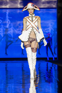 Andrés Sardá Fashion Show auf der Mercedes-Benz Fashion Week Madrid AW 2017