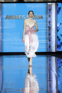 Andrés Sardá Fashion Show auf der Mercedes-Benz Fashion Week Madrid AW 2017