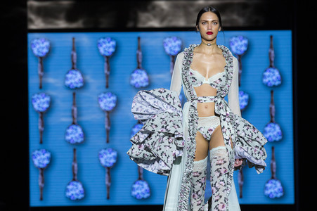 Andrés Sardá Fashion Show auf der Mercedes-Benz Fashion Week Madrid AW 2017