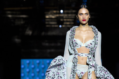 Andrés Sardá Fashion Show auf der Mercedes-Benz Fashion Week Madrid AW 2017