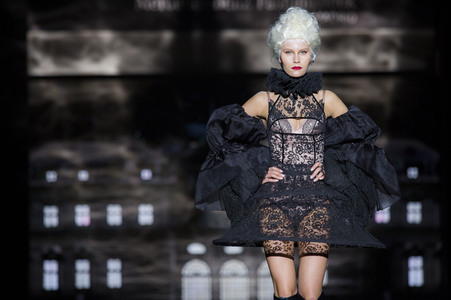 Andrés Sardá Fashion Show auf der Mercedes-Benz Fashion Week Madrid AW 2017