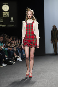 Teresa Helbig Fashion Show auf der Mercedes-Benz Fashion Week Madrid AW 2017
