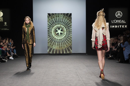 Teresa Helbig Fashion Show auf der Mercedes-Benz Fashion Week Madrid AW 2017